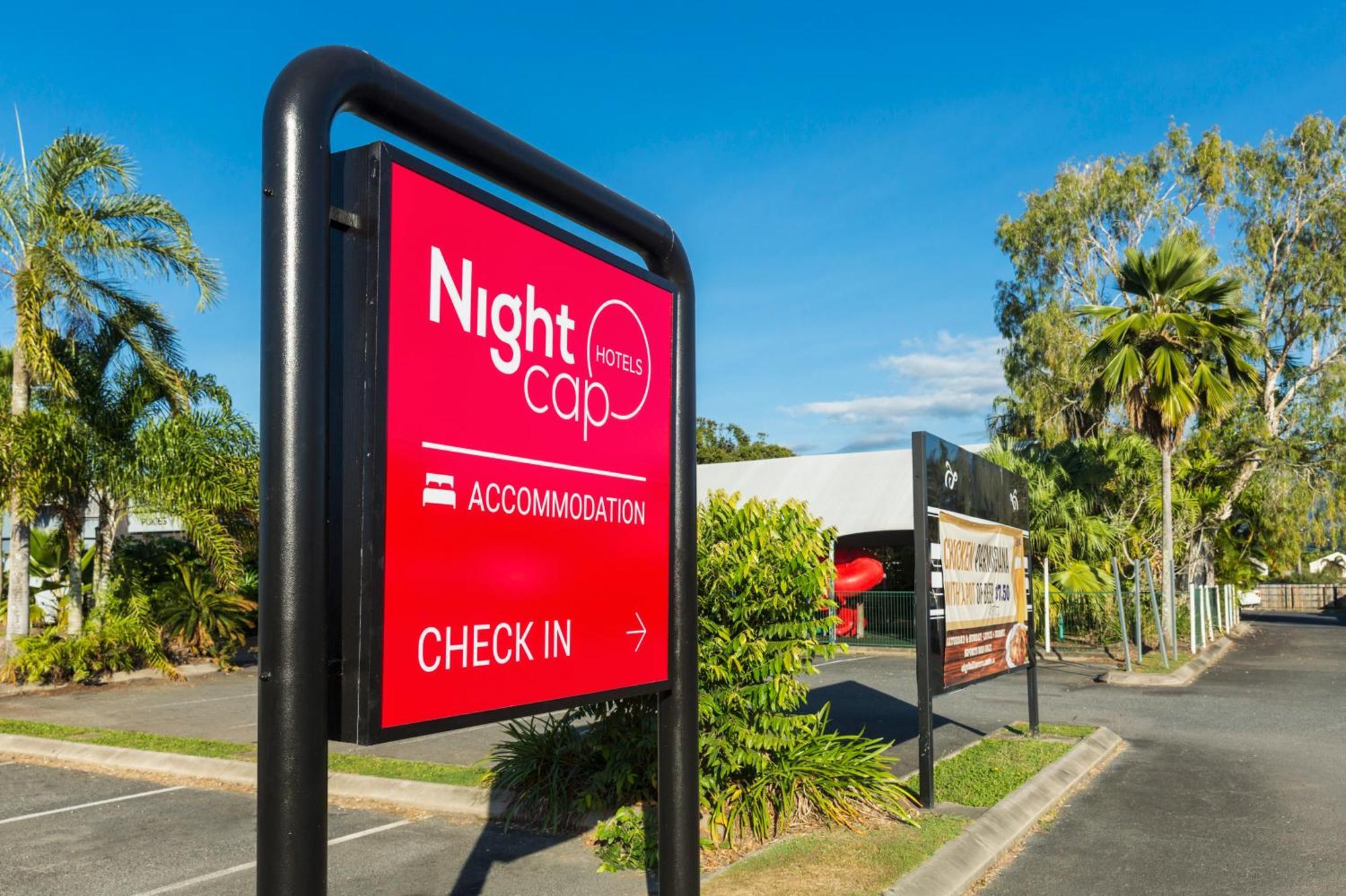 Nightcap At Edge Hill Tavern Hotel Cairns Exterior photo